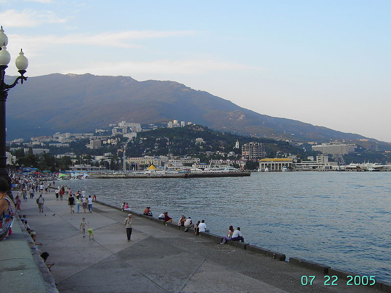 800px-Yalta_Naberezhna.JPG