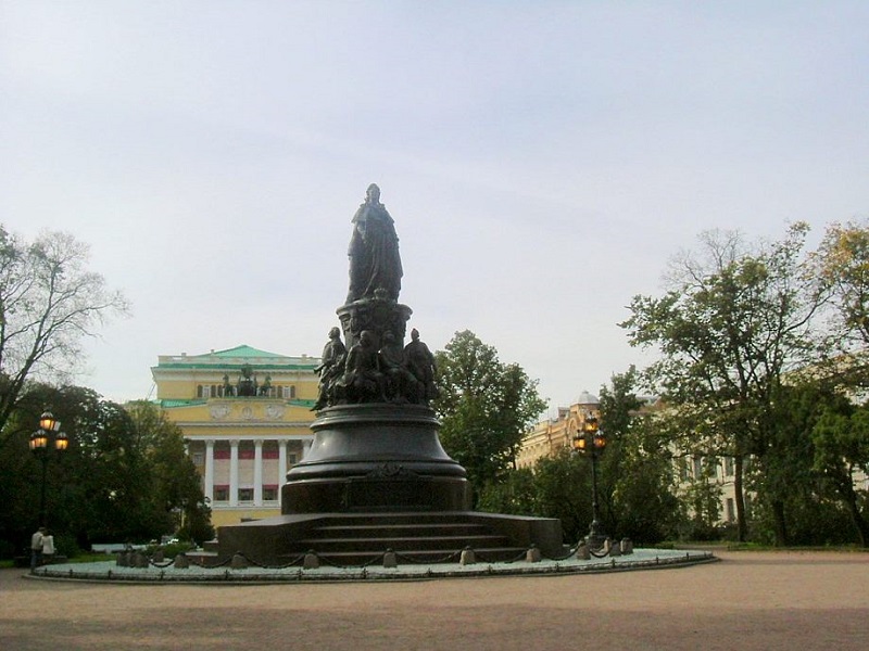 DENKMAL-KATHARINA-DIE-GROSSE-ST-PETERSBURG.jpg