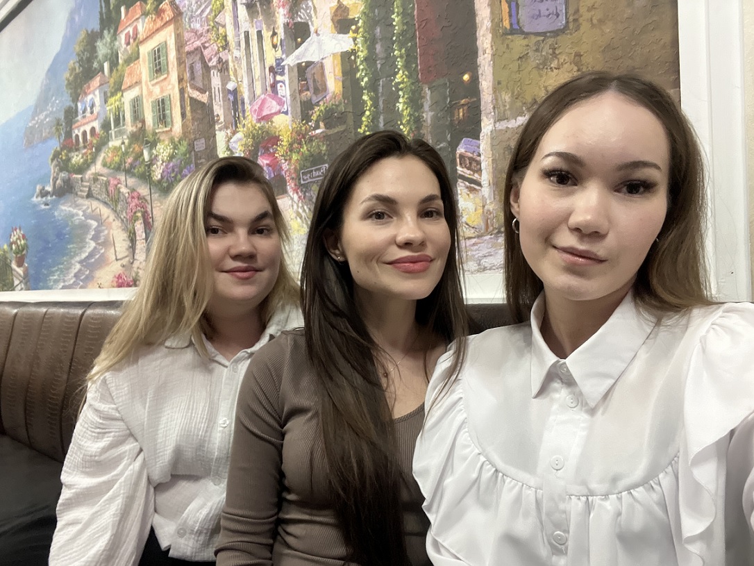 Me__my_sister_and_friend.jpg