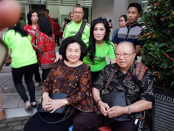 My_Mum___late_Dad_with_me_1339_.jpg