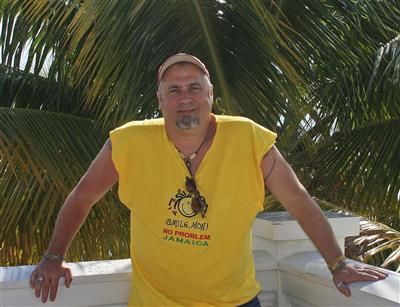 Raymond_out_side_my_balcony.jpg