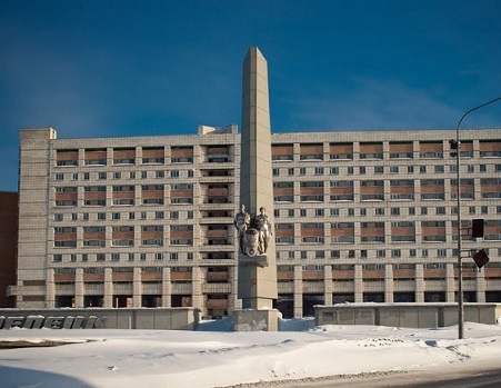 Stella_monument_in_Kirovo-Chepetsk.jpg