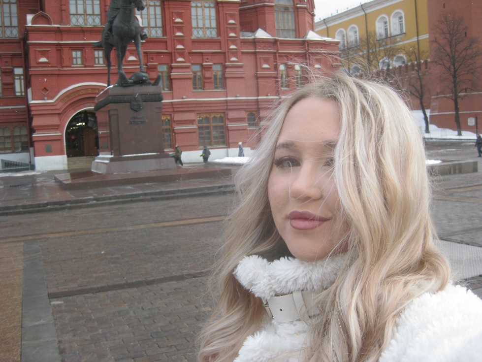 The_monument_on_Red_Square_.jpg