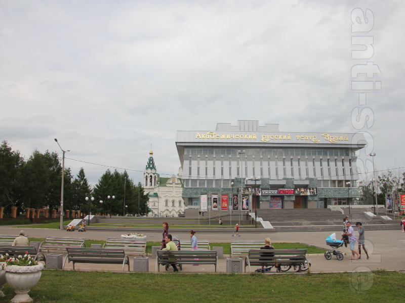 Yoshkar-Ola_-_Akademisches_Theater_002.JPG