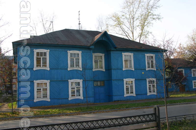 Yoshkar-Ola_-_Blue_House.JPG