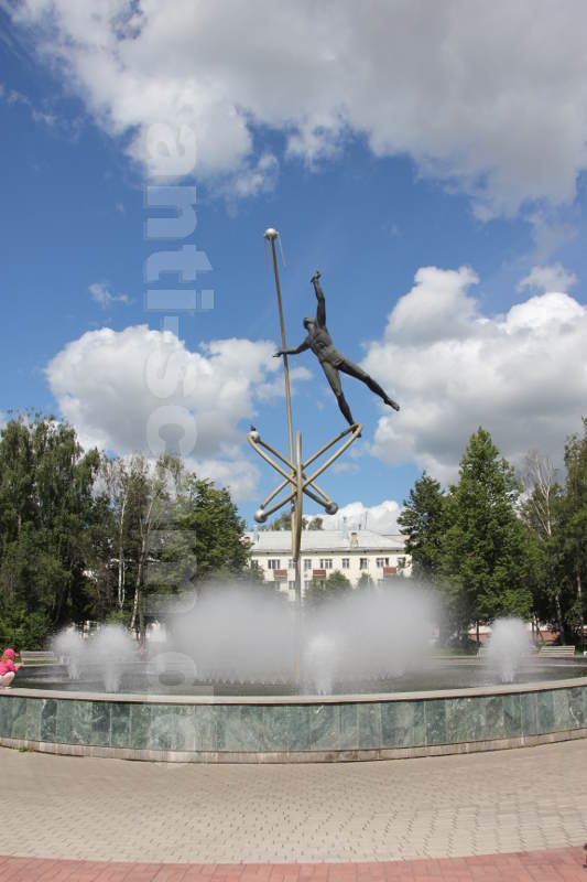 Yoshkar-Ola_-_Brunnen_Jubilaeumsplatz.JPG