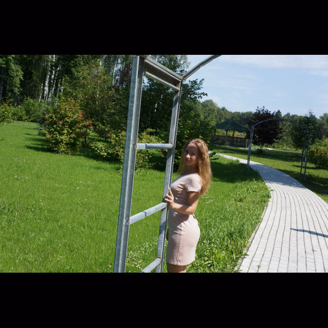 beautifuljuliaa34c.jpg