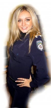 beautifulpolicewoman.jpg