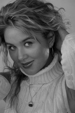 elena_schoell17qllz_001.jpg