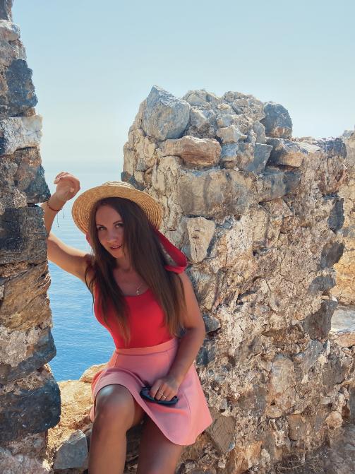 elena_screener_01_002.jpg