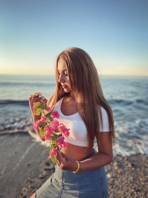 elena_screener_03_002.jpg