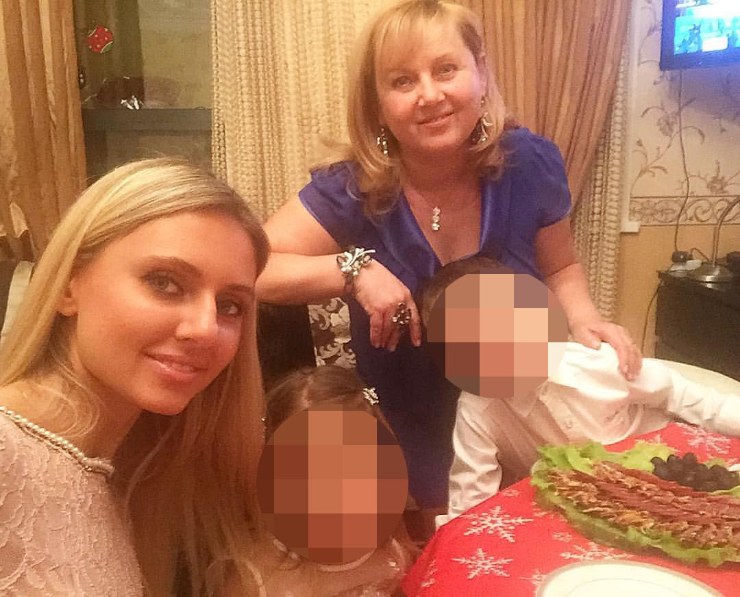 family_dinner_b.jpg