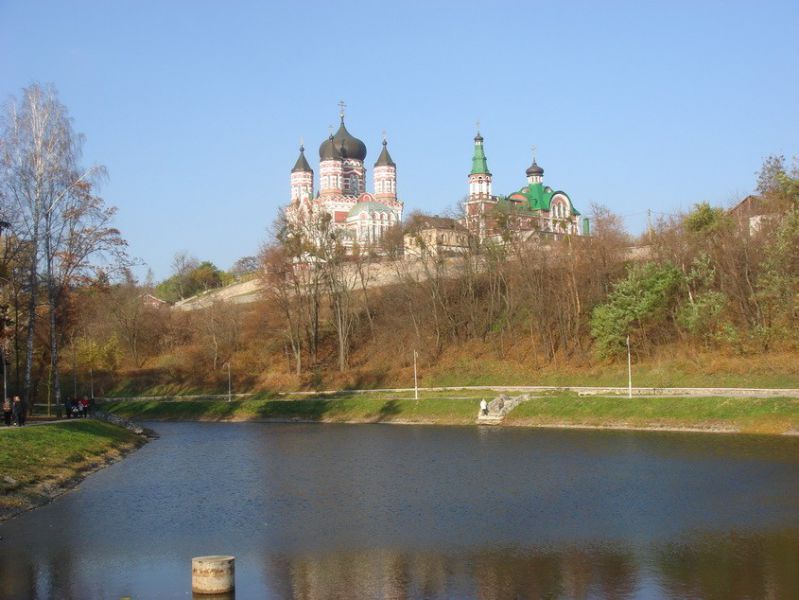 feofanija__park_akademii_nauk_i_svjatopanteleymonovskiy_monastyr_2.jpg