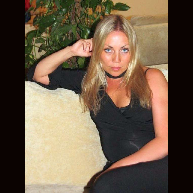 lonelyyulia34a.jpg