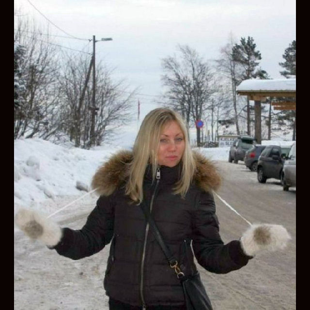 lonelyyulia34b.jpg